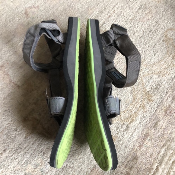 Teva Sandals Men Size 11 EF03113L Grey Water Outdoor - Picture 2 of 5